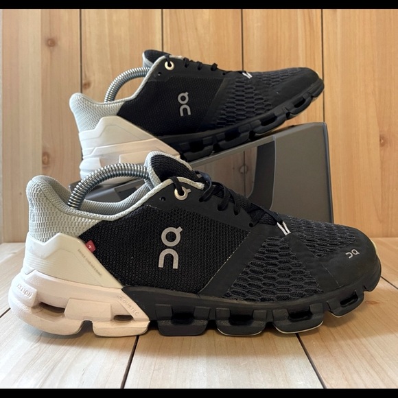 On Cloud Running Shoe - Womens Size 7 - Picture 1 of 6